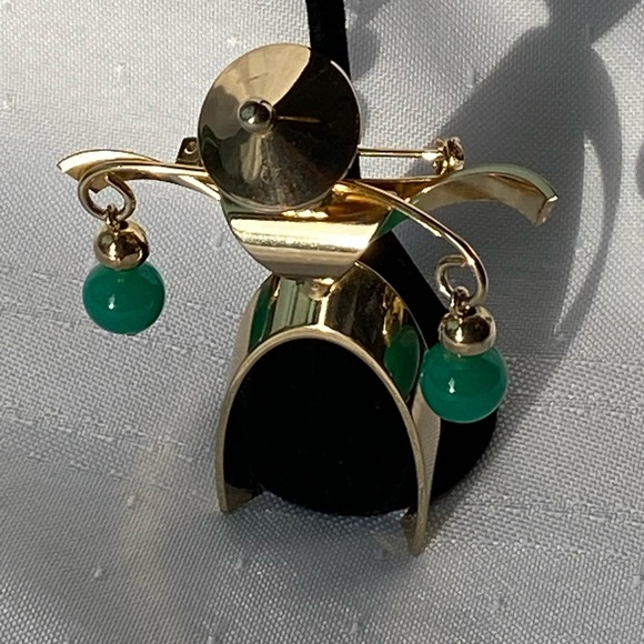 Abstract Figure Asian Influence Gold Tone Pendant Brooch Pin - Picture 7 of 14